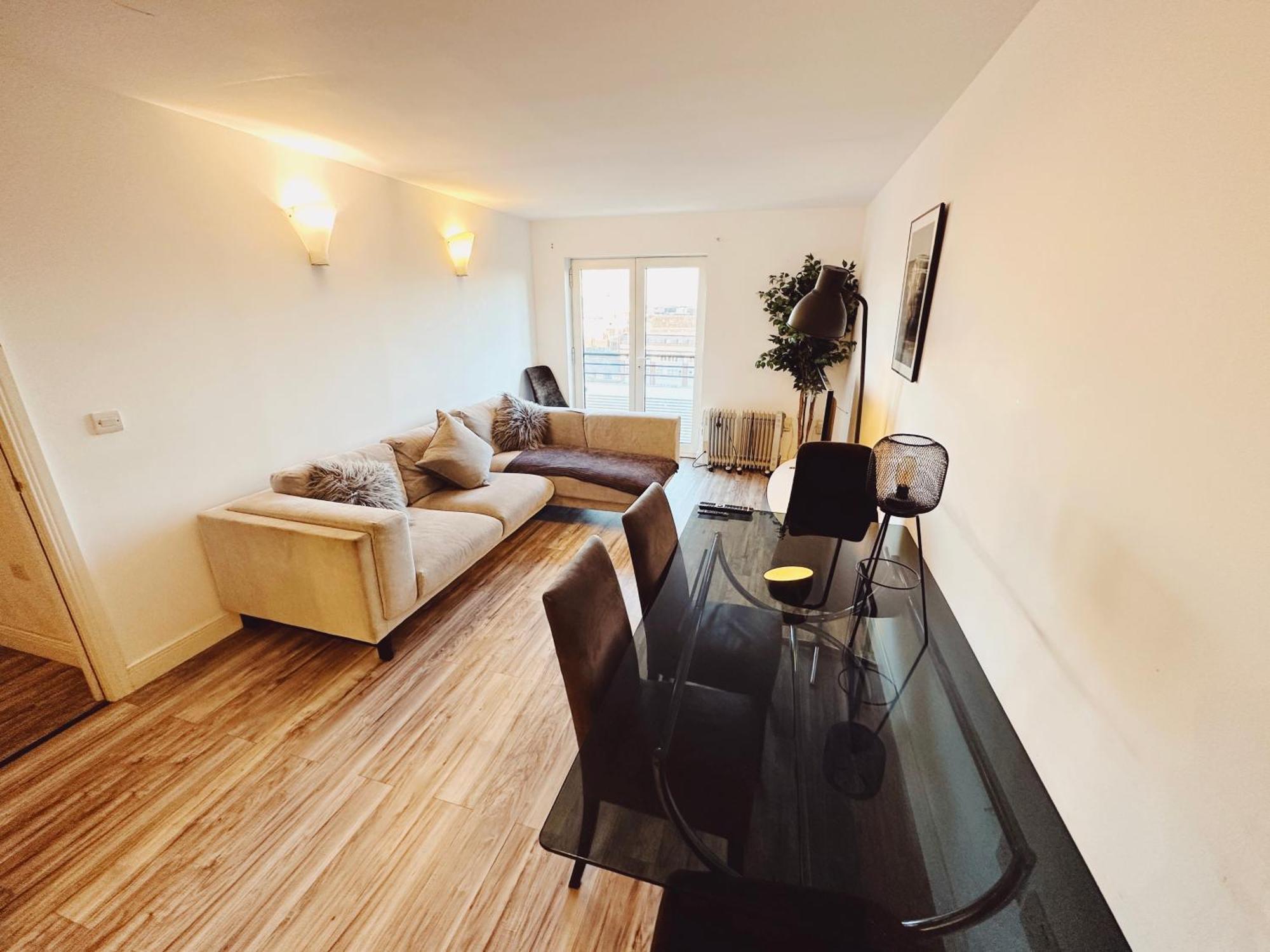 Centre - Sleeps 6 - Open Plan Apartment Newcastle upon Tyne