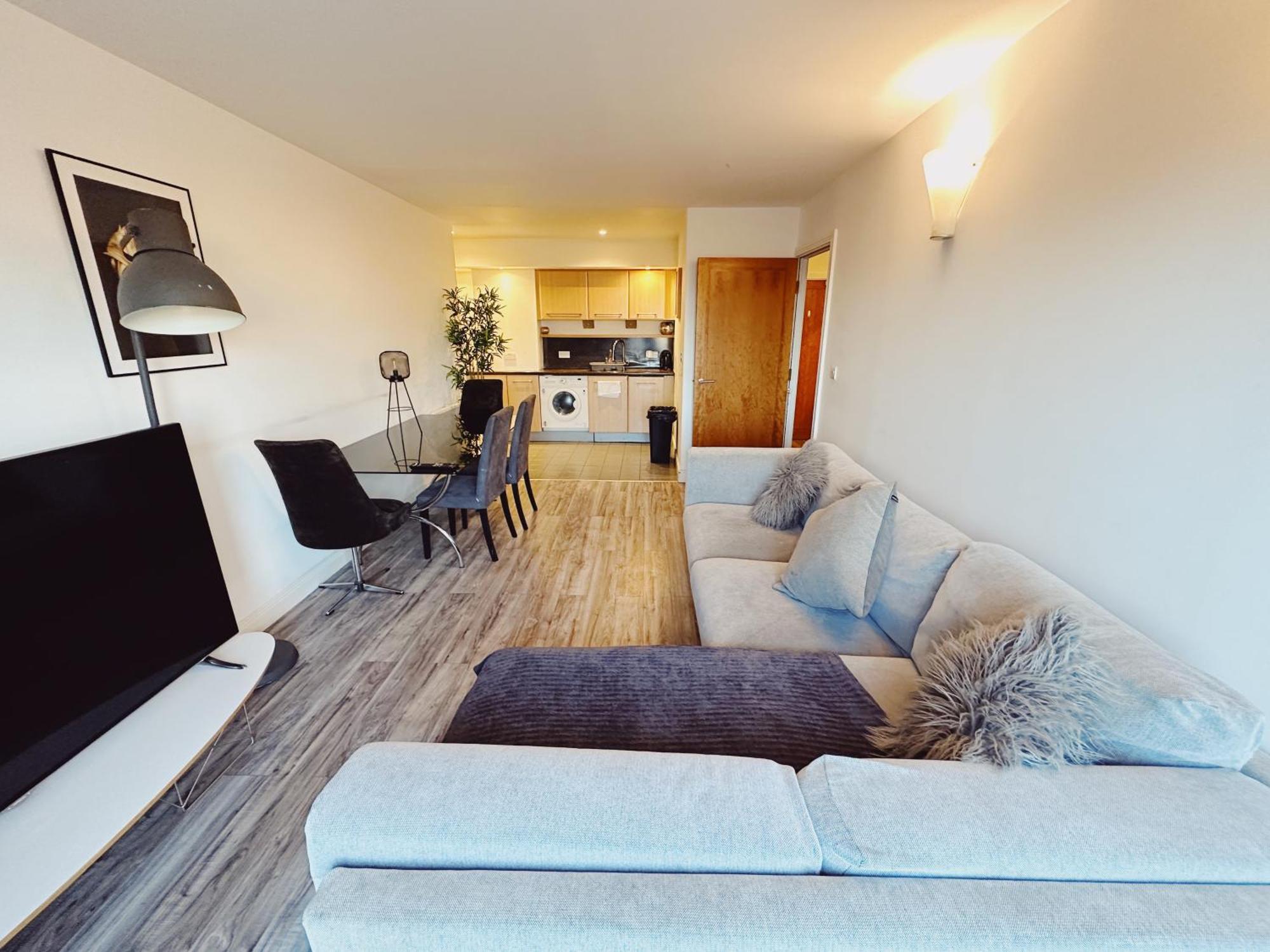 Centre - Sleeps 6 - Open Plan